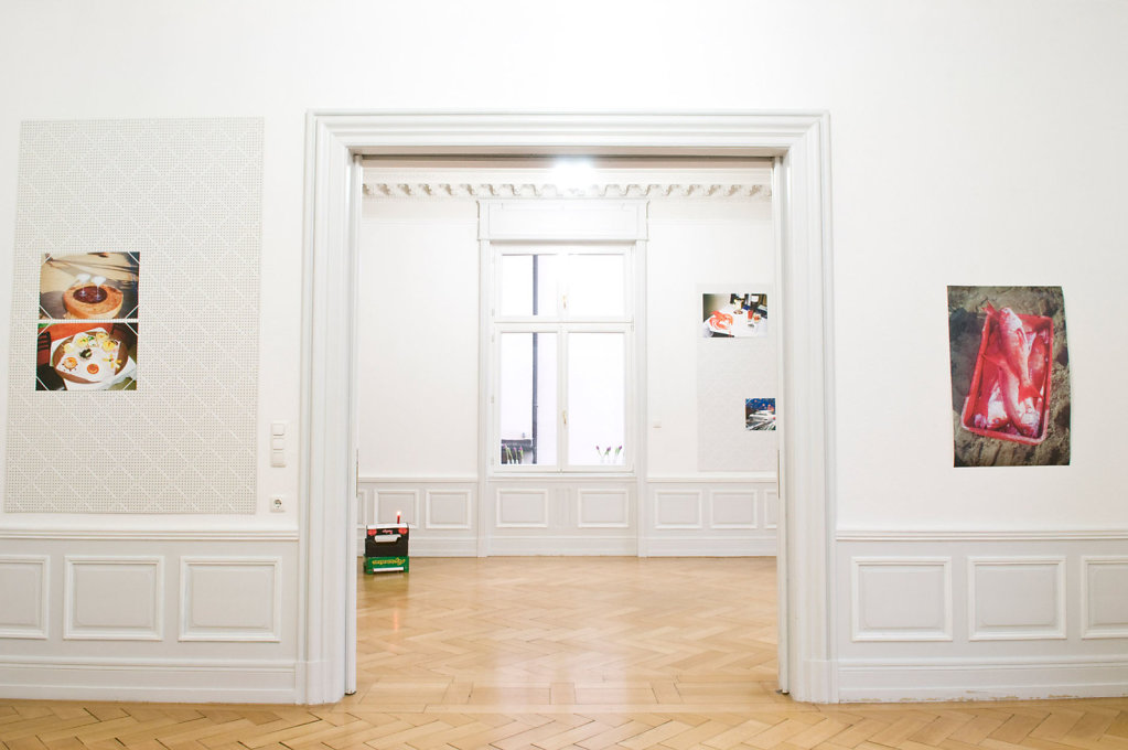 2Bechamel-Mucho-Hunger-und-Liebe-installation-view-Salon-Kennedy-2014-9.jpg